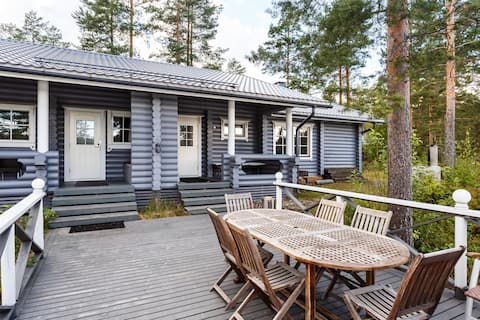 Cottage Hovi with own pier