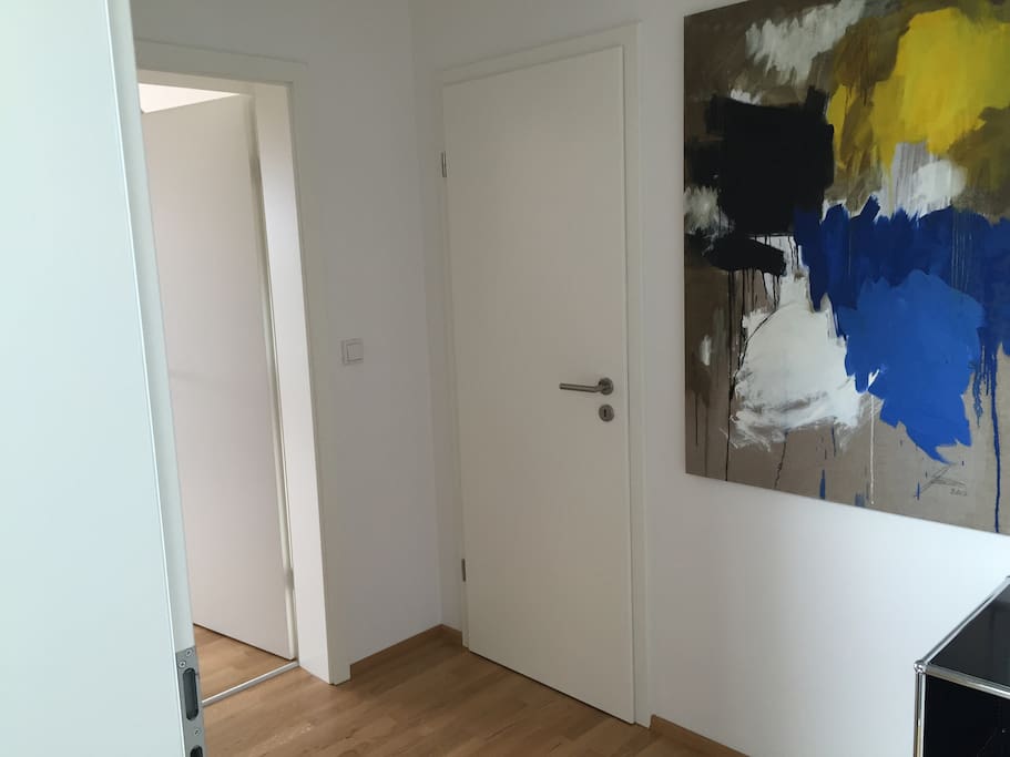 Entrance, left --> kitchen/livingroom