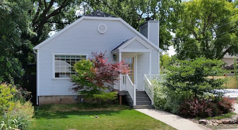 Top performing Airbnb: Perfect Sugarhouse Location in East Liberty Park