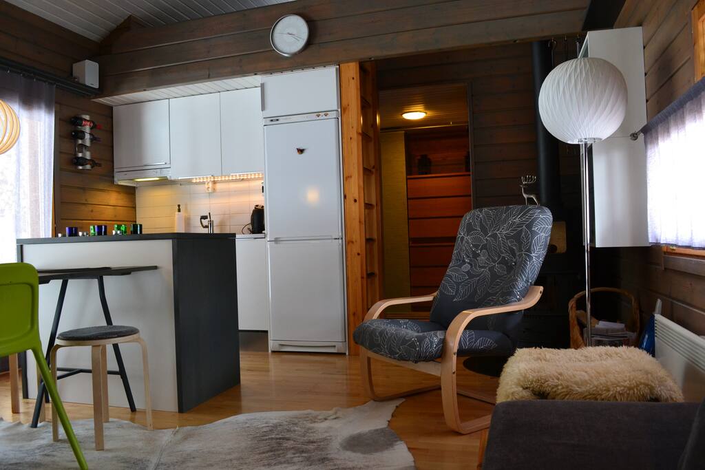 Keittiö saarekkeella