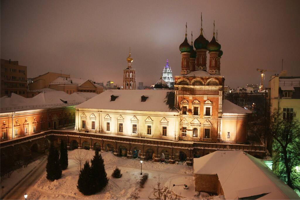 The apartment is on the fifth floor. Unique views from all windows of the apartment in the historical center of Moscow. High Monastery of St Peter (Russian: Vysokopetrovsky Monastery)