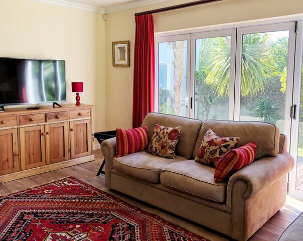 Luxury living on the Avenue gallery image 3