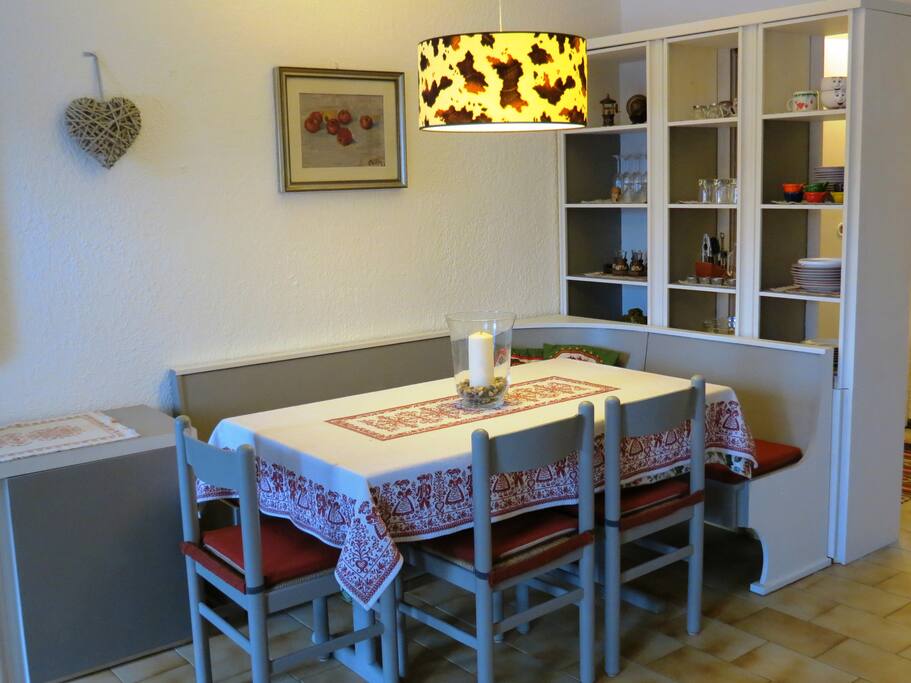 TAVOLO DA PRANZO PER 6