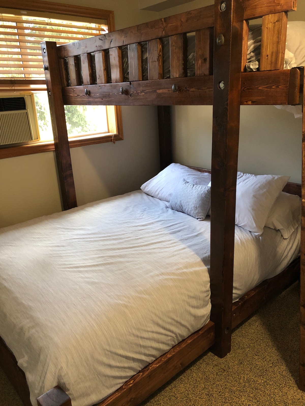 2. spálňa. Poschodová posteľ. Queen a Twin. 