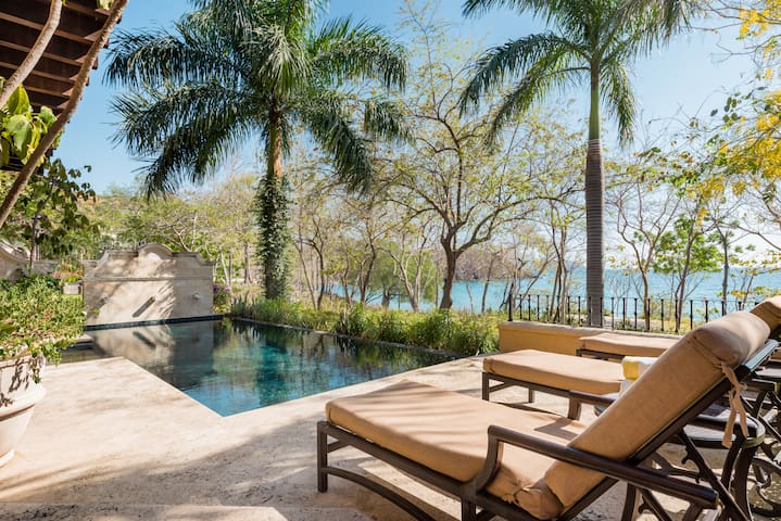 Oceanfront Villa, Pool & Beach Club – Casa Tom