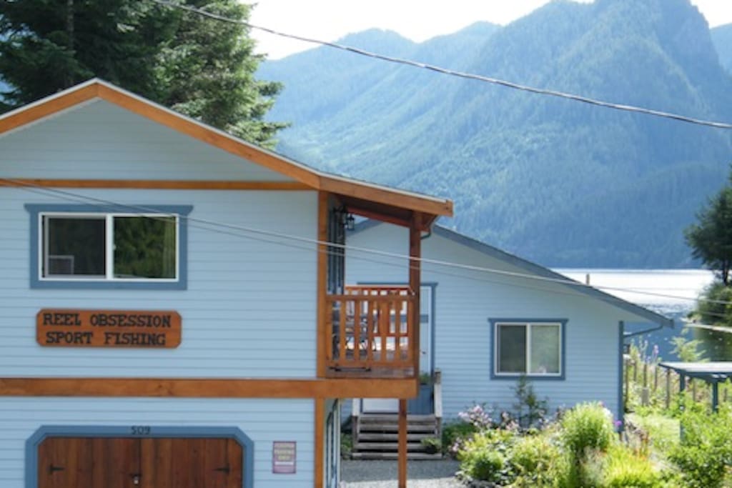 Road view of lodge front