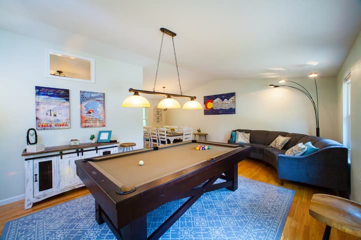 Gated Oasis! Creek Pool Table & Fire Pit 6 Bedrooms, Dogs Welcome! - Colorado Springs, CO