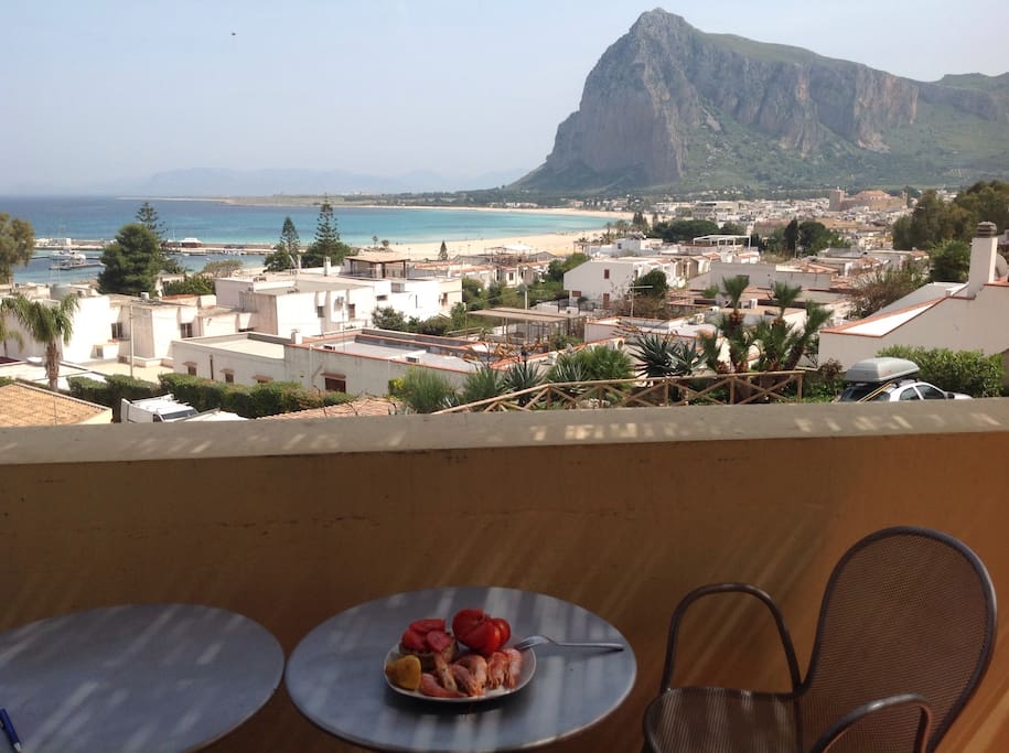 5 Persons can eat Watching the sea in the terrasse and the swimming pool if they have Children playing in IT just 50 mt inf front of the terrasse, Under the terrasse free and se cure parking for minimum one CAR.