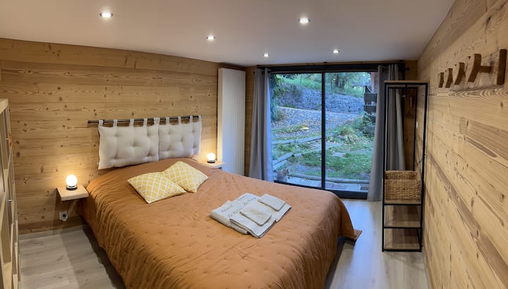 Druga spavaća soba s bračnim krevetom u 160. Svijetlo i prostrano.