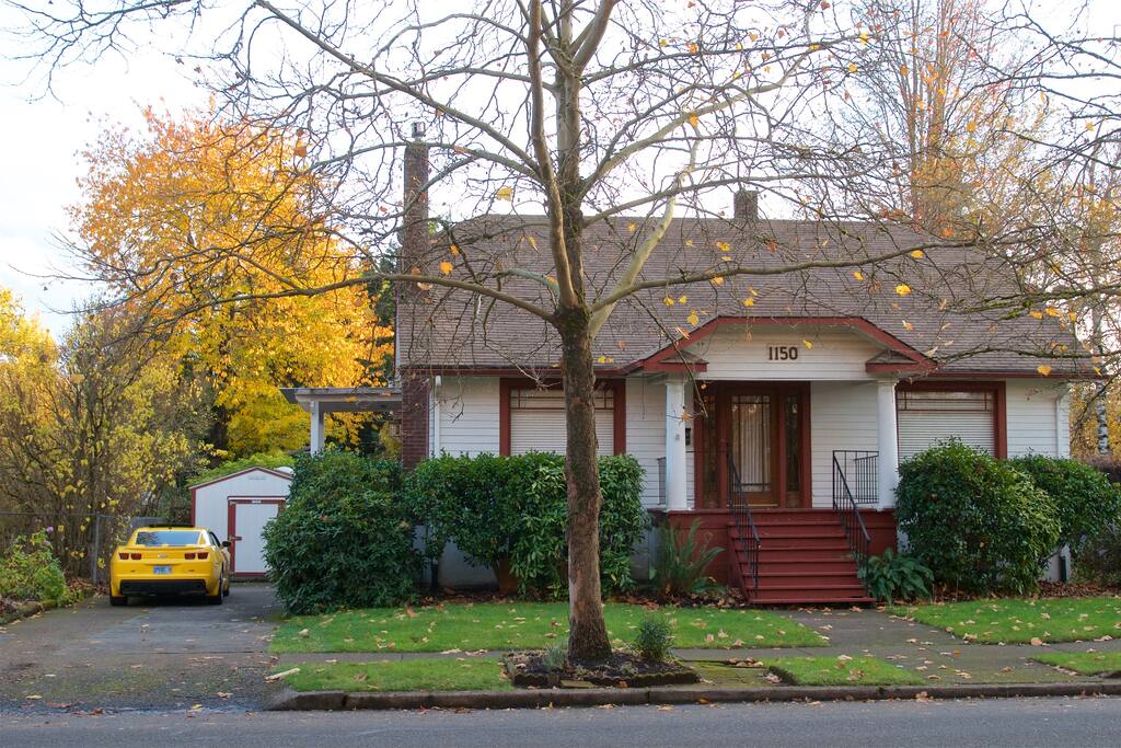 Updated Victorian Home: MontClaire Bed & Breakfast