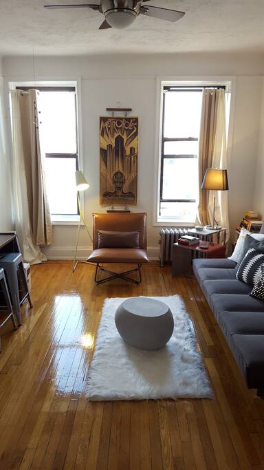 Living room (seen from bedroom).