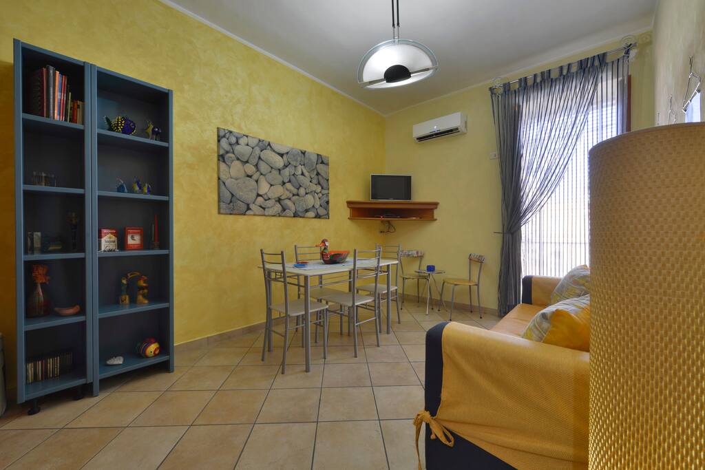 panoramica soggiorno, tv a led 32 pollici