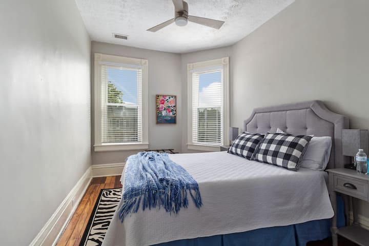 Tempur-Pedic queen bedroom with luxury bedding