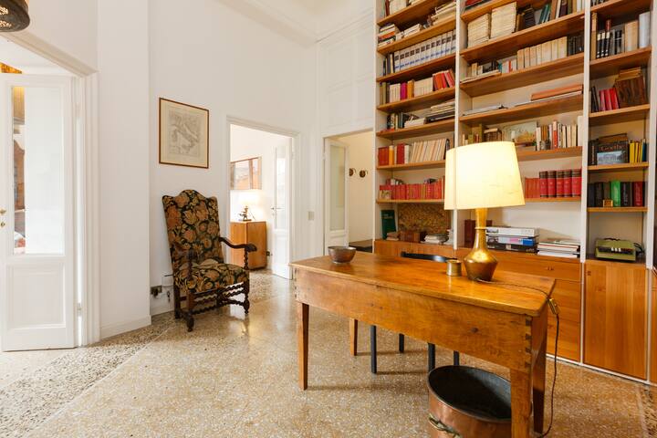 FromHometoRome – Wanderlust vacation rental gallery image 5