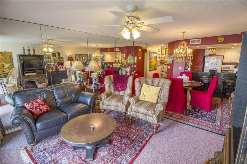 There's room for everyone at Spyglass 41 - After a lovely day of siteseeing, playing on the Crescent Beach, or golfing, you'll lo