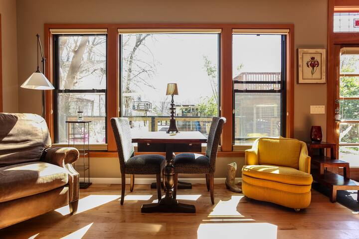 Equisite Central SoCo Cottage Rated “Excellent” gallery image 5