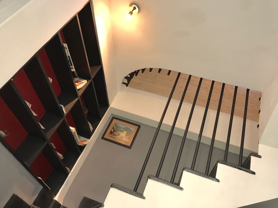Escalera de acceso al 2do Nivel de la Casa