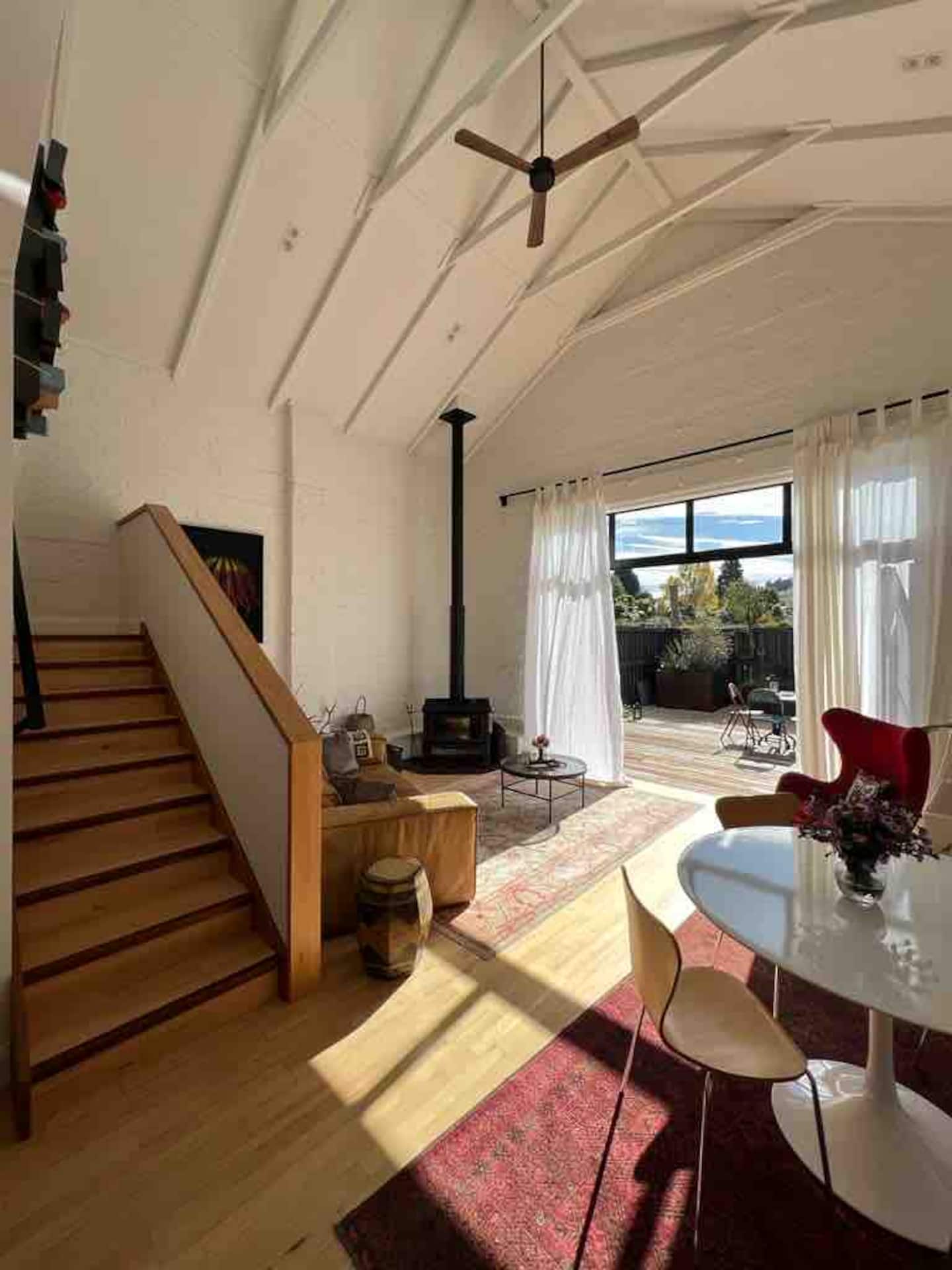 Arthur’s Apartment. Modern With Fireplace And Bath 1