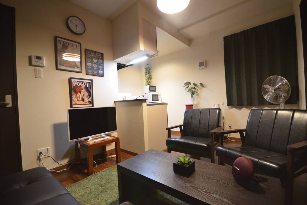 Big living room and make you feel at home. 大客厅,让您感觉到宾至如归。