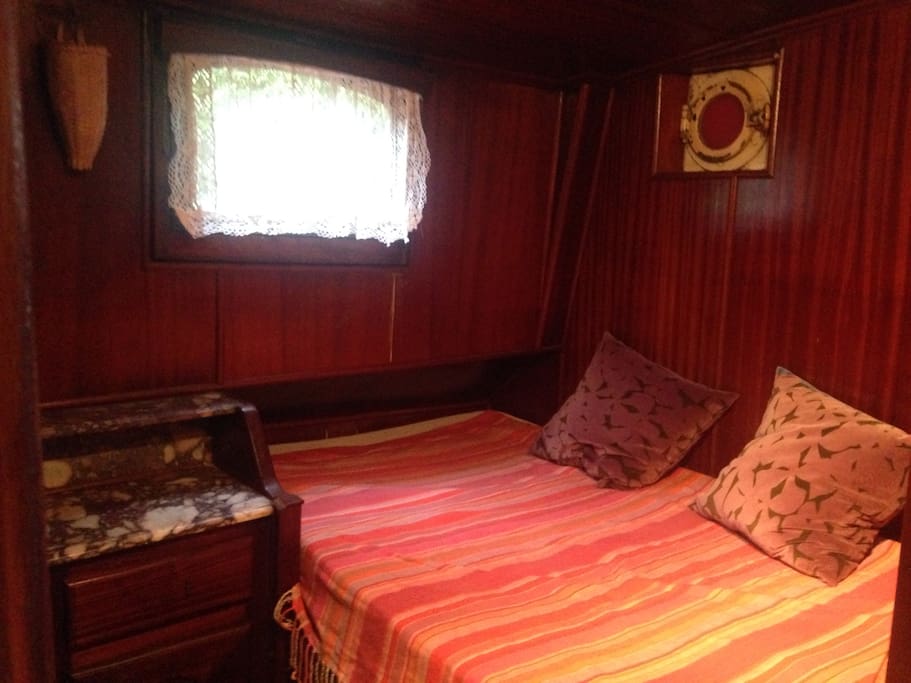 La chambre cabine avec lit double