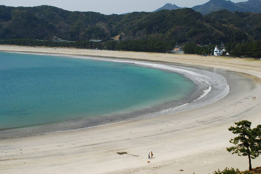 弓ヶ浜へ30mのロケーション 30 meters to Yumigahama