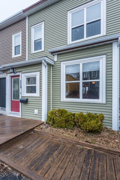 Sweet home in a quiet, residential neighbourhood, yet not far from the downtown hub.