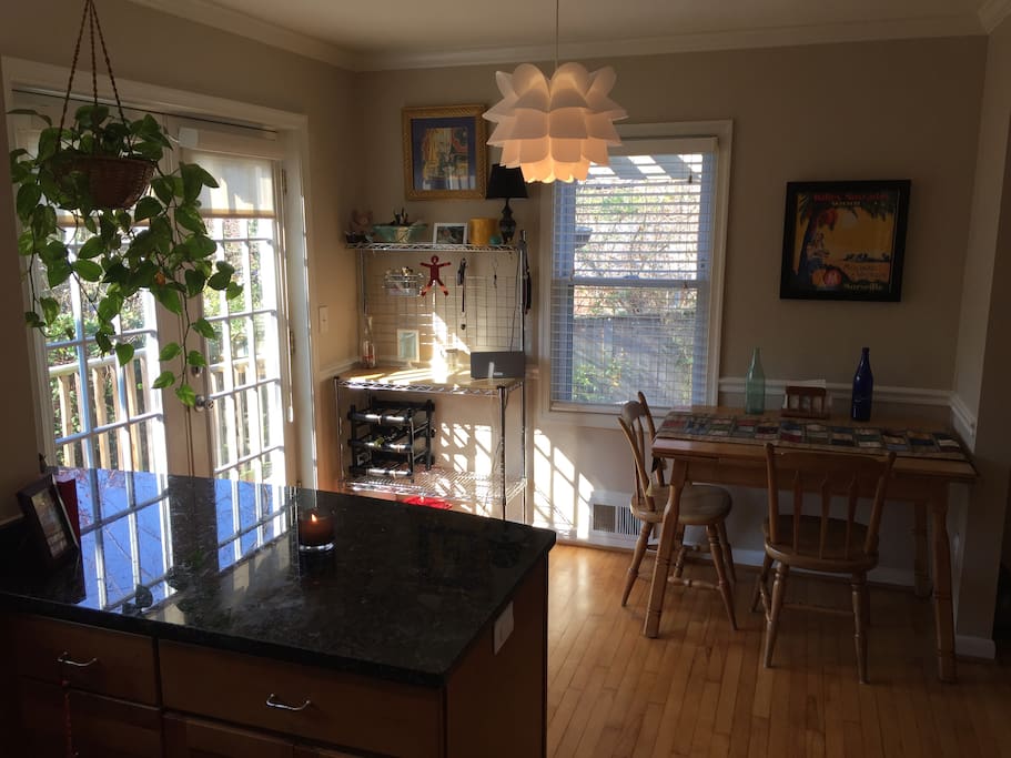 Kitchen with kitchen table which expands to seat 5-6.