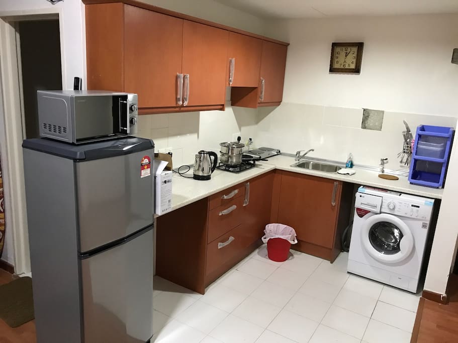 Fully furnished kitchen, new fridge, new microwave, new washing machine, new kettle and cooker