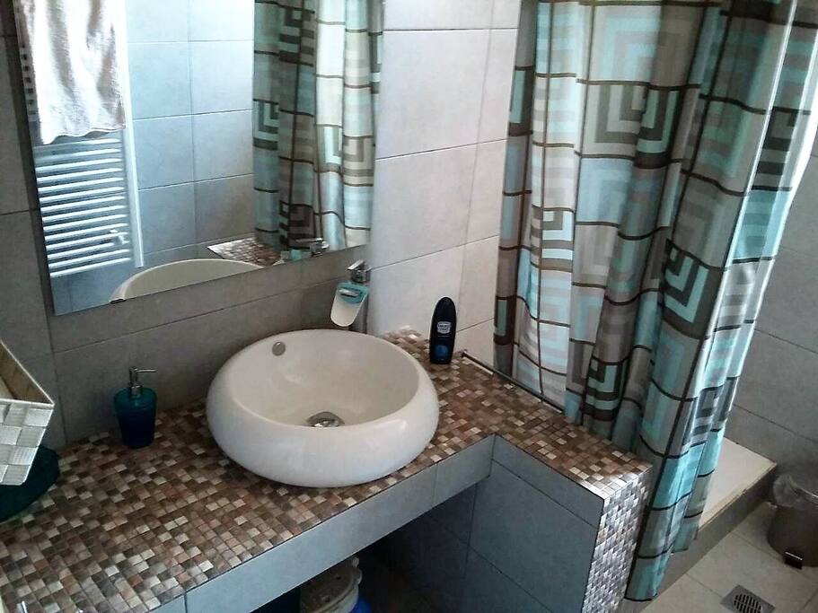 Bathroom/shower