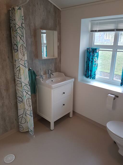 Bathroom 1.floor