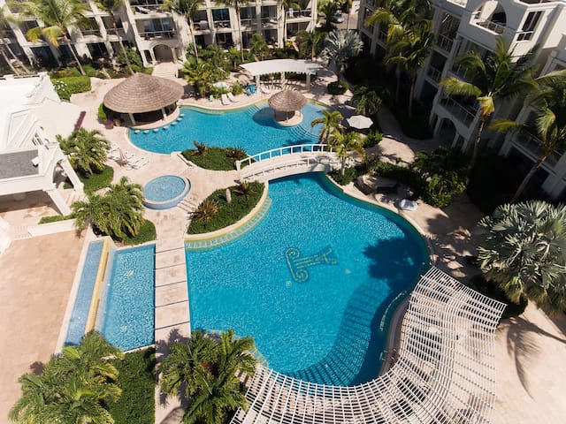 ★★★★★ Modern Condo | Amazing Pool | Full Kitchen