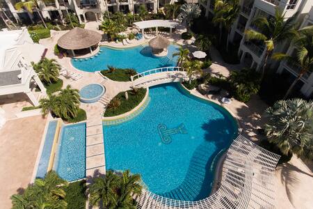 ★★★★★ Modern Condo | Amazing Pool | Full Kitchen