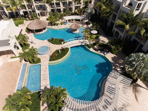 ★★★★★ Modern Condo | Amazing Pool | Full Kitchen