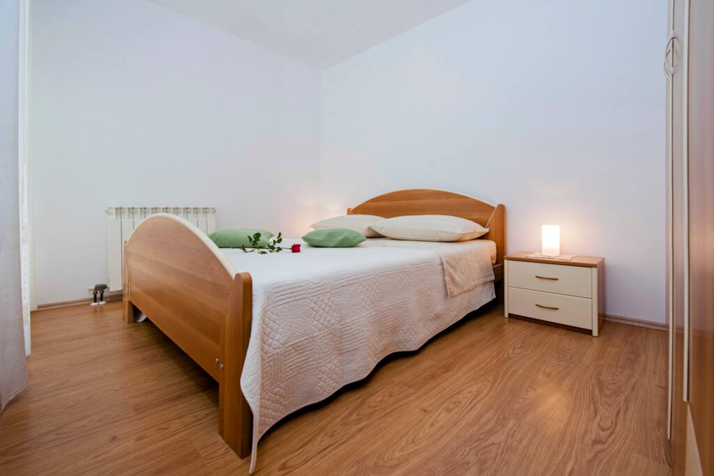 bedroom2