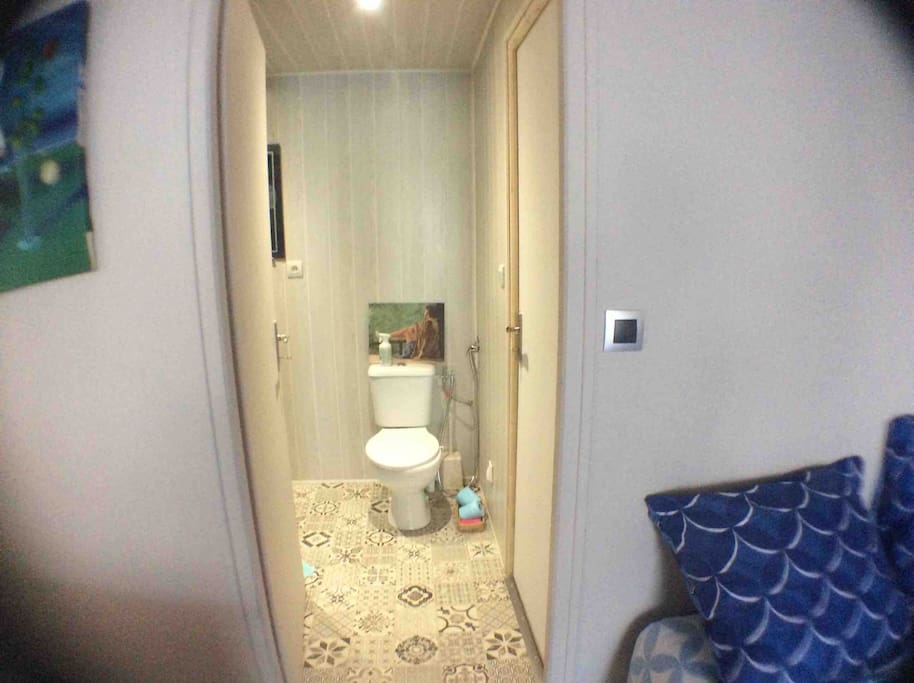 Accès toilettes douche et WC