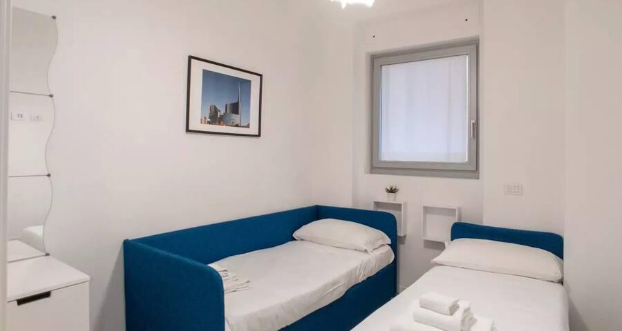 Modern apartment in Milan gallery image 4