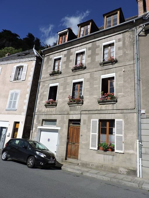 The house/La maison