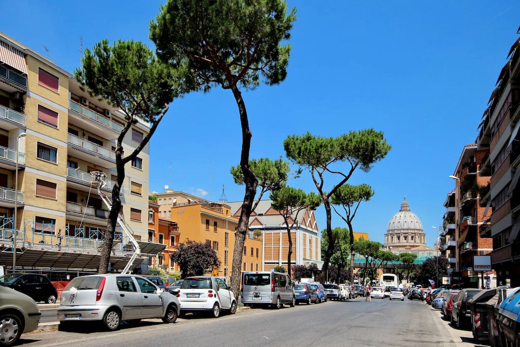 A piedi in Vaticano/by foot to the Vatican/a pied pour le Vatican