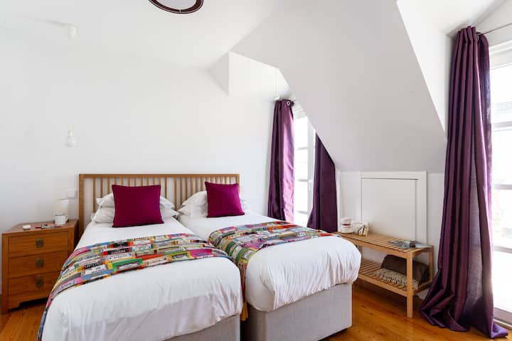 Bedroom 2 | Queen size bed or 2 twins...You can choose!