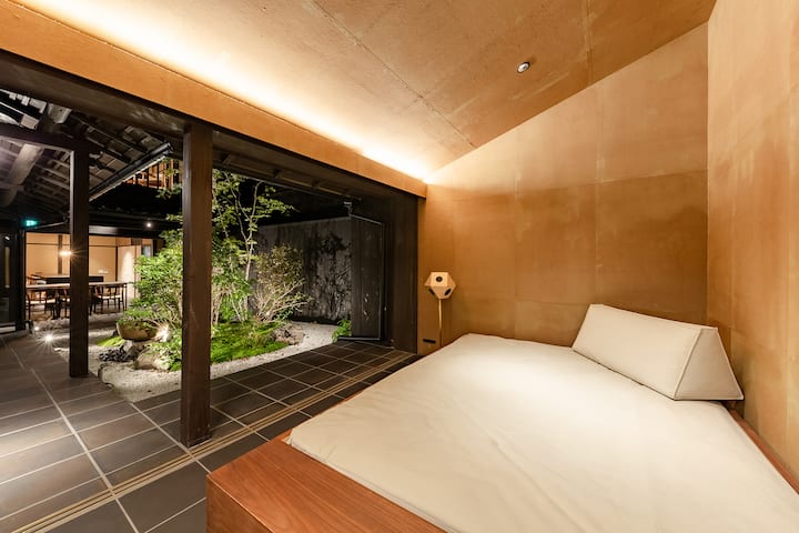 1 სართული ლაუნჯ-ოთახი (შესაძლებელია საძინებლადაც გამოყენება)