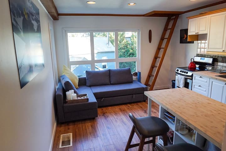 Cozy Creekside 1 Bdrm + Loft Apartment - Whistler