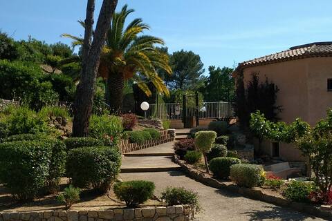 Studio chaleureux à 5 mins à pieds de la mer.