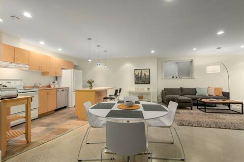 Spacious and convenient private suite in West Van