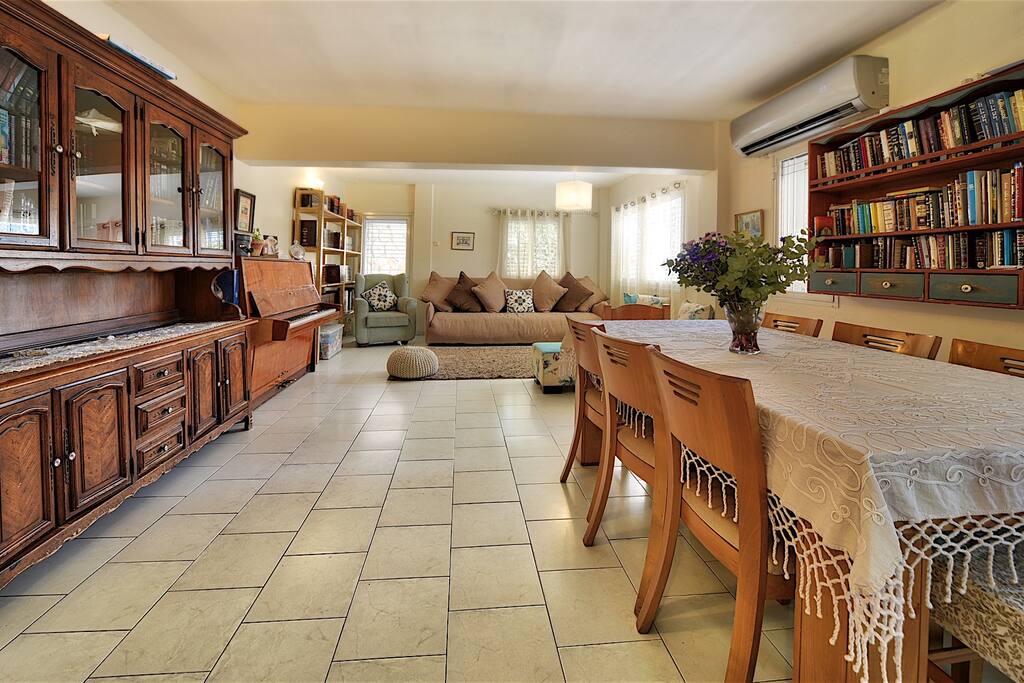 1st floor
dining room + saloon