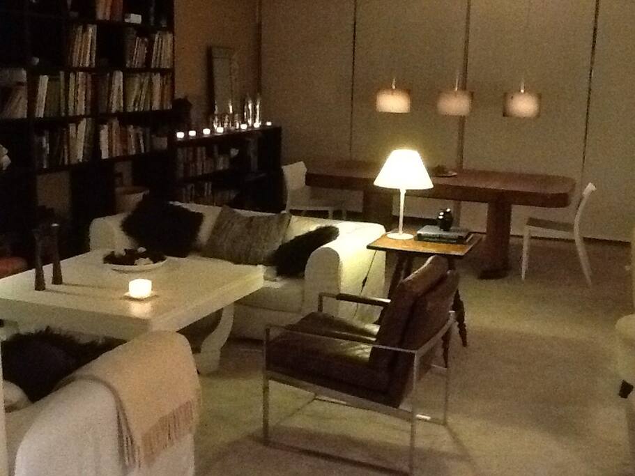 Que se aprecia el comedor para 8 comensales.