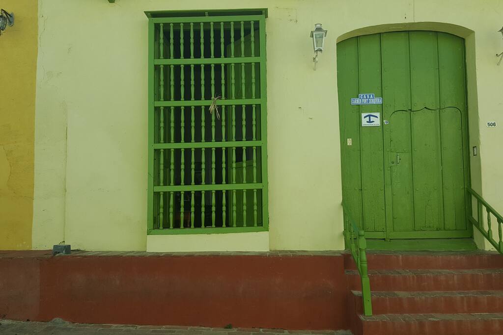 Entrada de la Casa
Entrance to the house look for the
GREEN door..