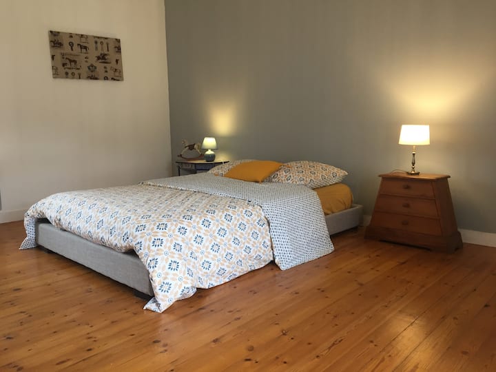 Miegamasis su 140 cm lova Logis des Ponnes