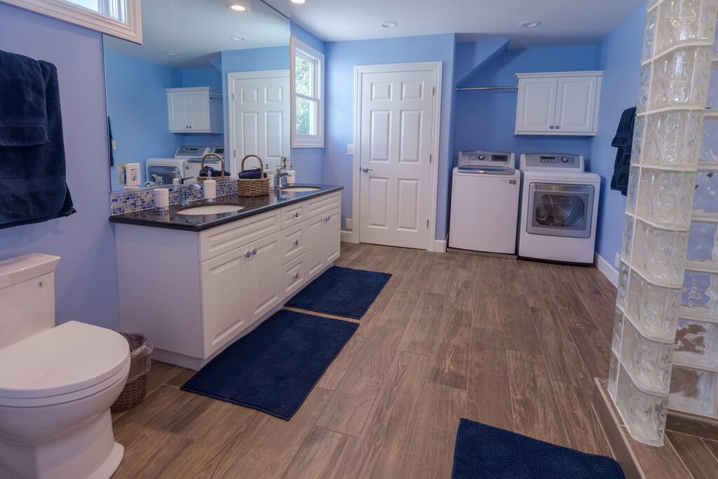 Bathroom and Washer/Dryer