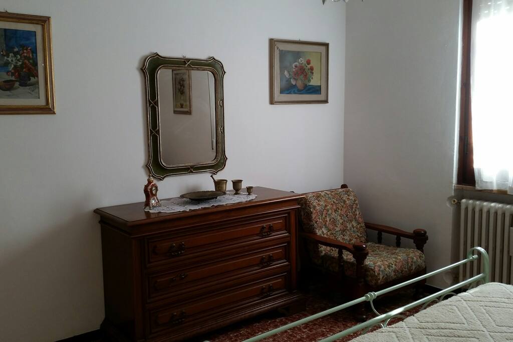 Camera matrimoniale in stile fiorentino 1 - Climatizzata.
Double room in a Florentine style 1 - Air-conditioned.