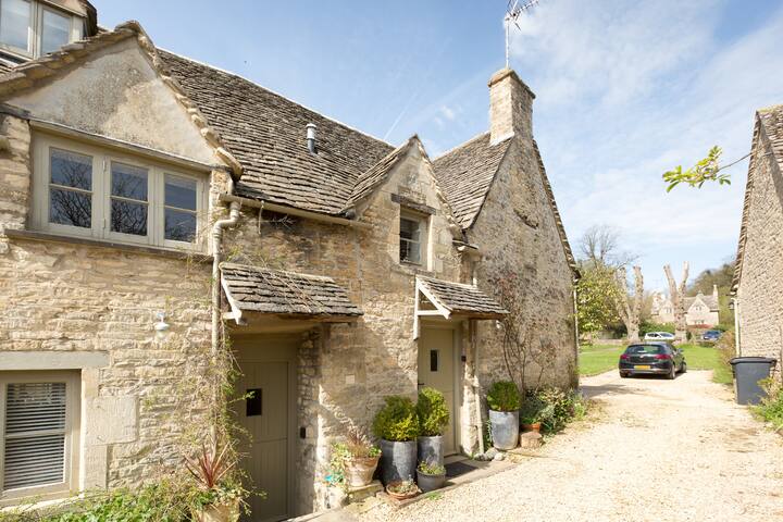 Bibury Grade Ii Listed Cottage In The Cotswold Cottages For Rent